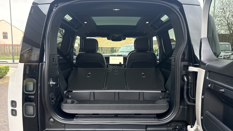 Land Rover Defender 3.0 D350 X-Dynamic HSE 90 3dr Auto Diesel Estate